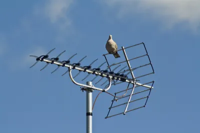  image linking to Espectro libre y libertad de expresión en el siglo XXI 